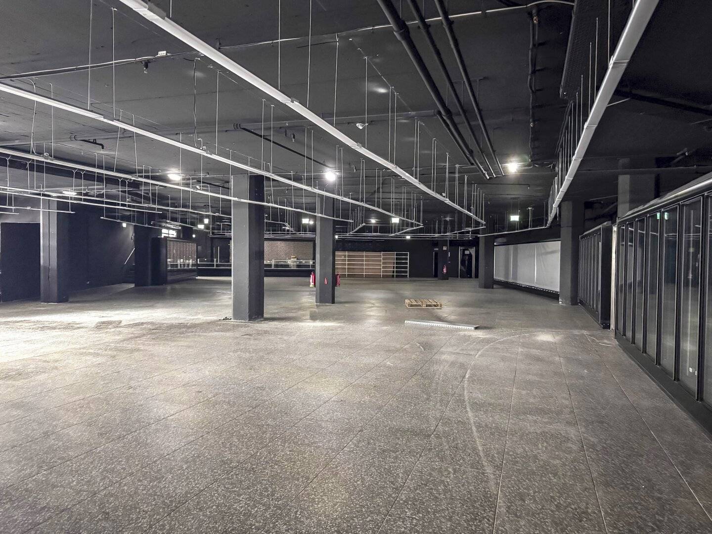 Teilvermietetes Gewerbeinvestment mit Entwicklungspotenzial | 2.977 m² | Kaufpreis je m² € 494 | Rendite bis 12,4 %