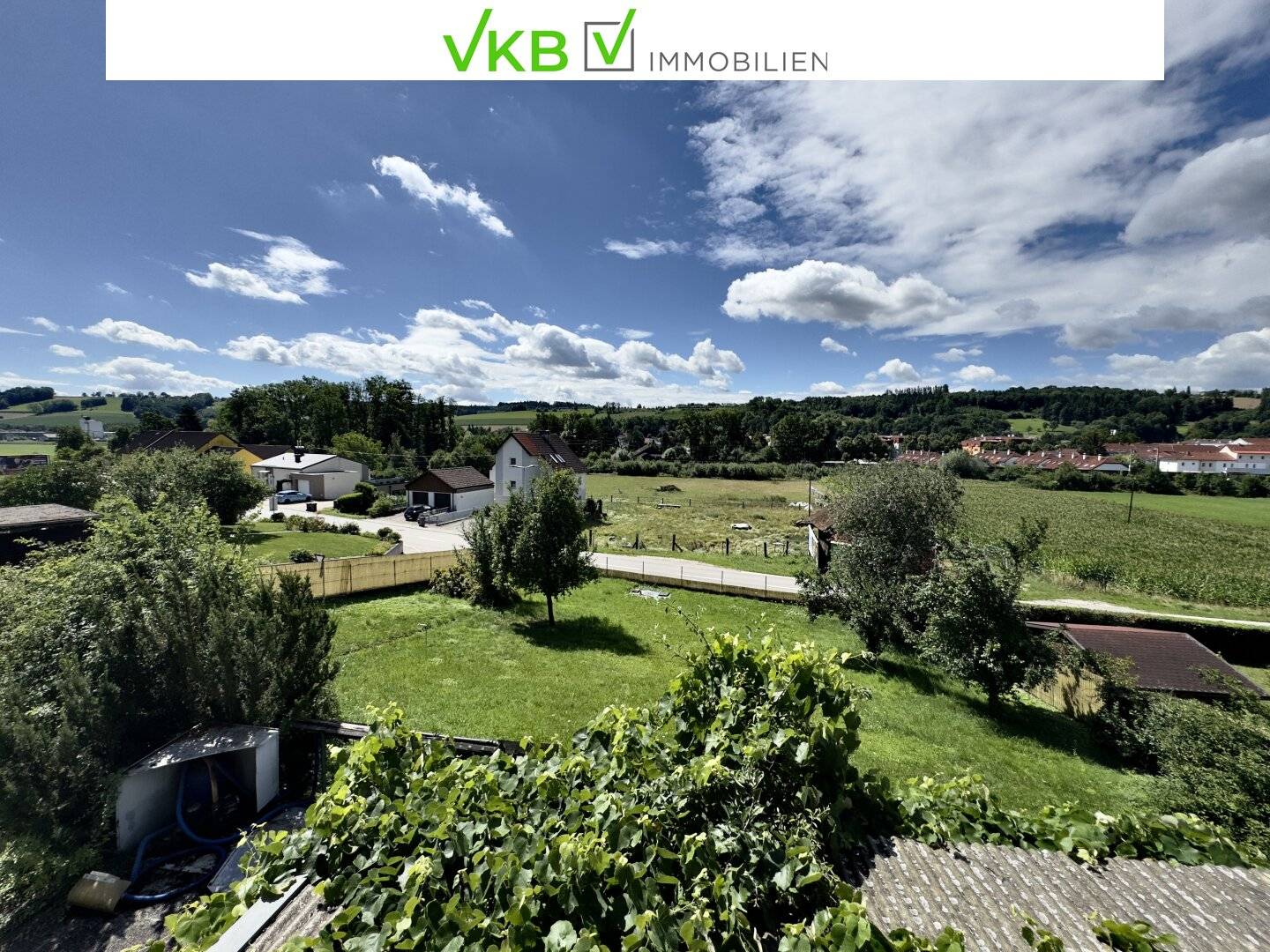SCHLÜßLBERG | STRAßFELD: Idyllisches Zweifamilienhaus mit großzügigem, sonnigem Garten und beeindruckendem Fernblick!