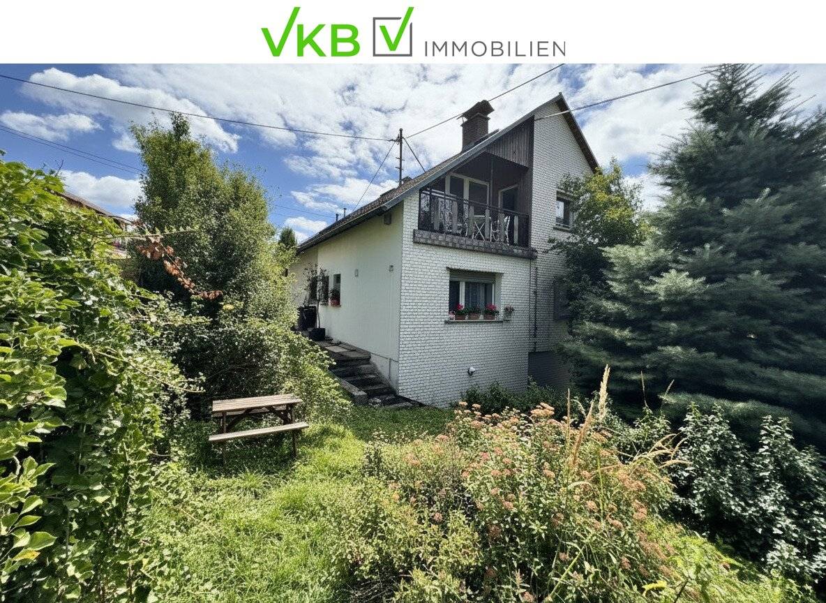 SCHLÜßLBERG | STRAßFELD: Idyllisches Zweifamilienhaus mit großzügigem, sonnigem Garten und beeindruckendem Fernblick!
