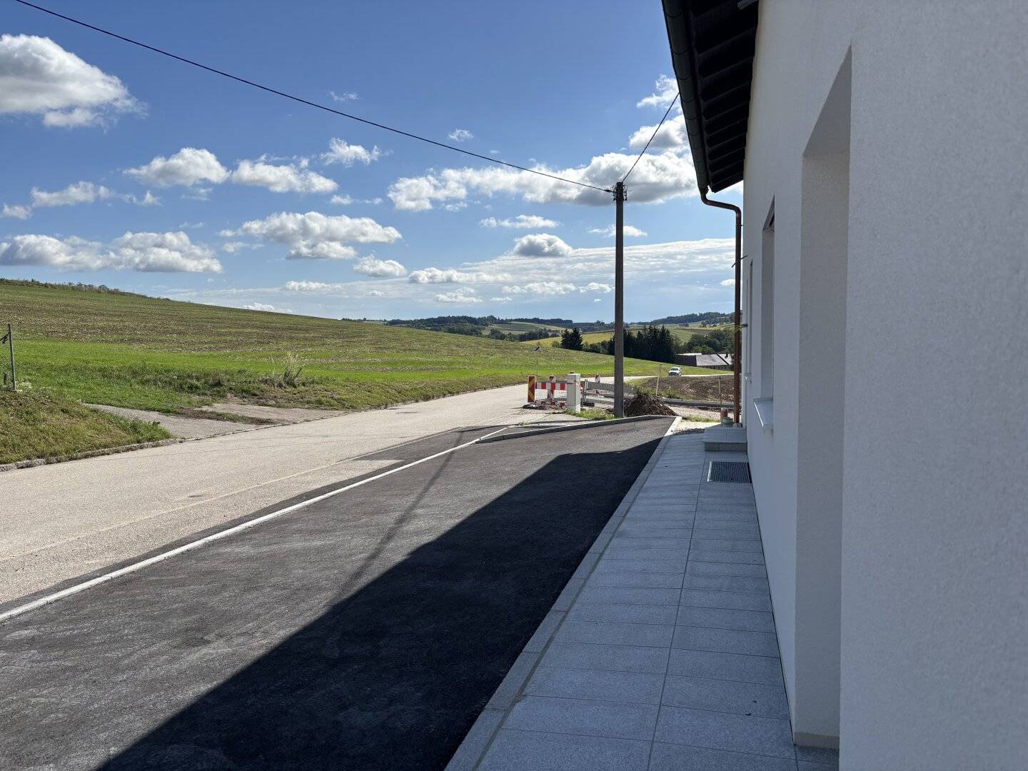 Erstbezug: Geräumige Terrassenwohnung mit Haus-Charakter und Grünblick in Wallern an der Trattnach (Breitwiesen)!