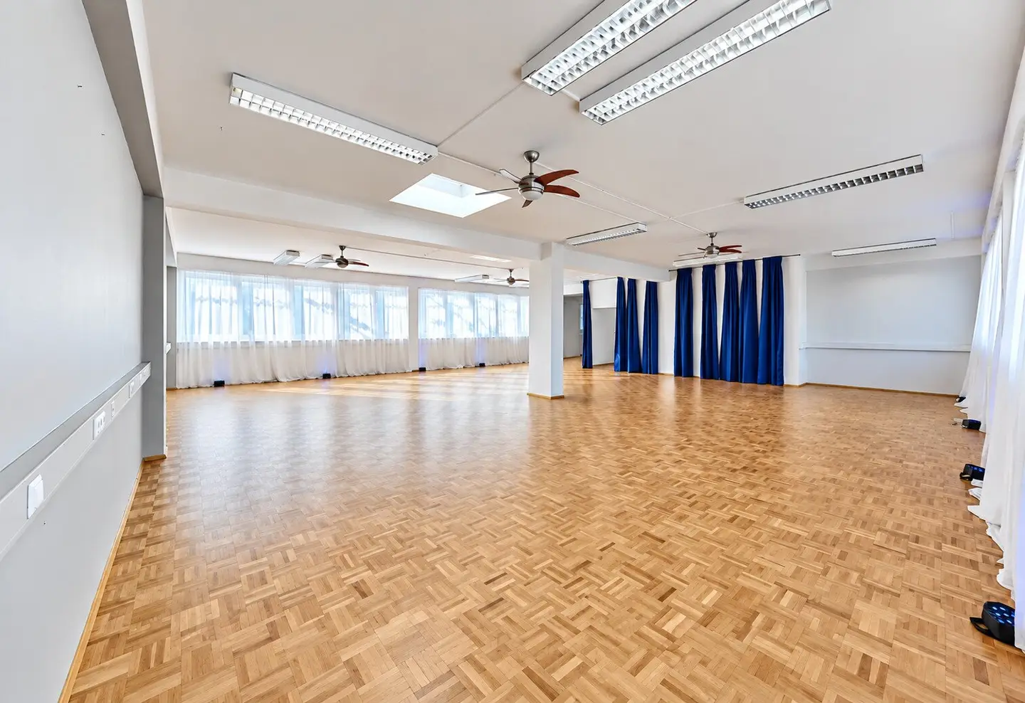 Immediately usable 170 m² commercial space in Klagenfurt, perfect for office, yoga, dance or studio