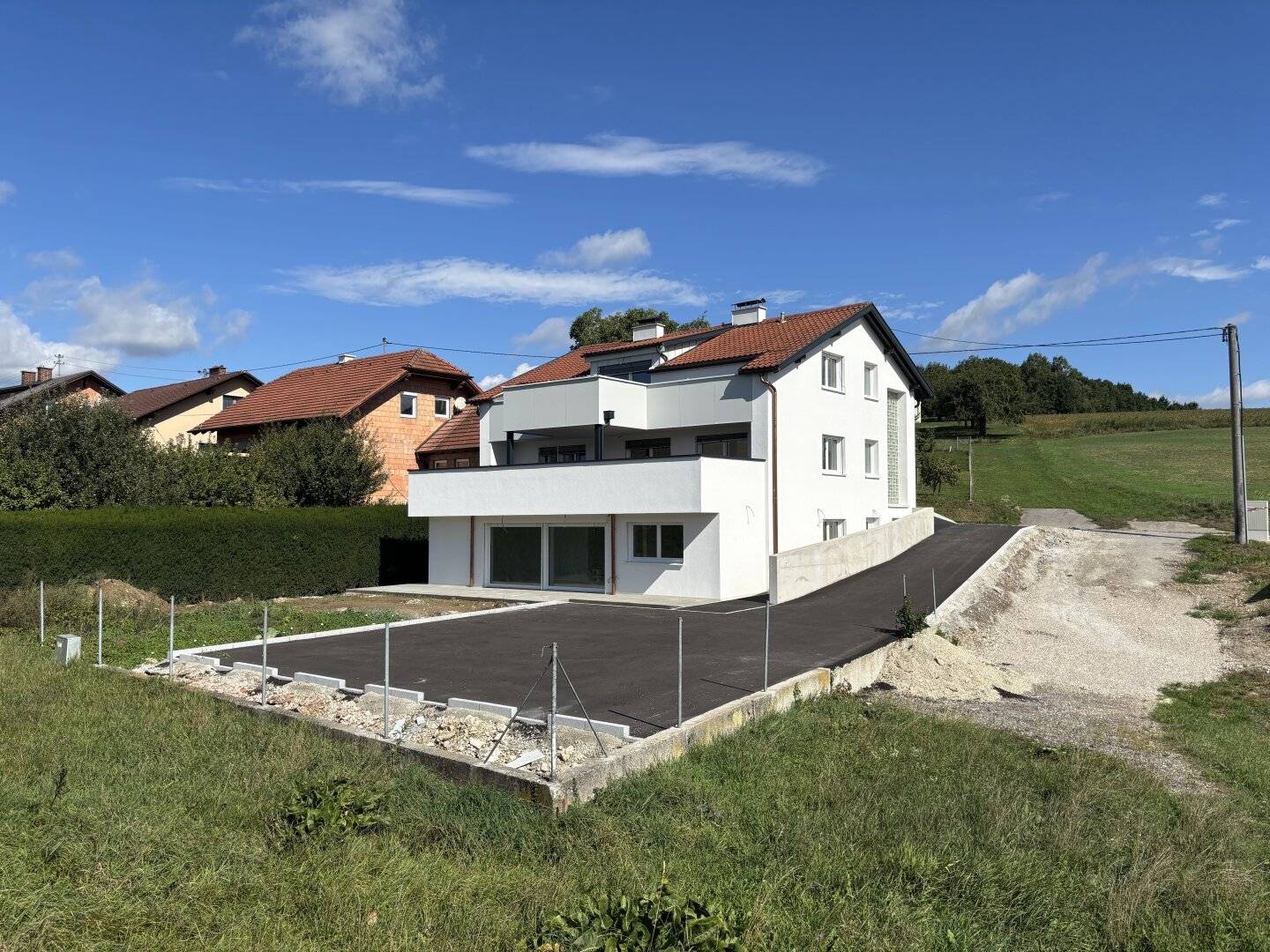 Erstbezug: Geräumige Terrassenwohnung mit Haus-Charakter und Grünblick in Wallern an der Trattnach (Breitwiesen)!