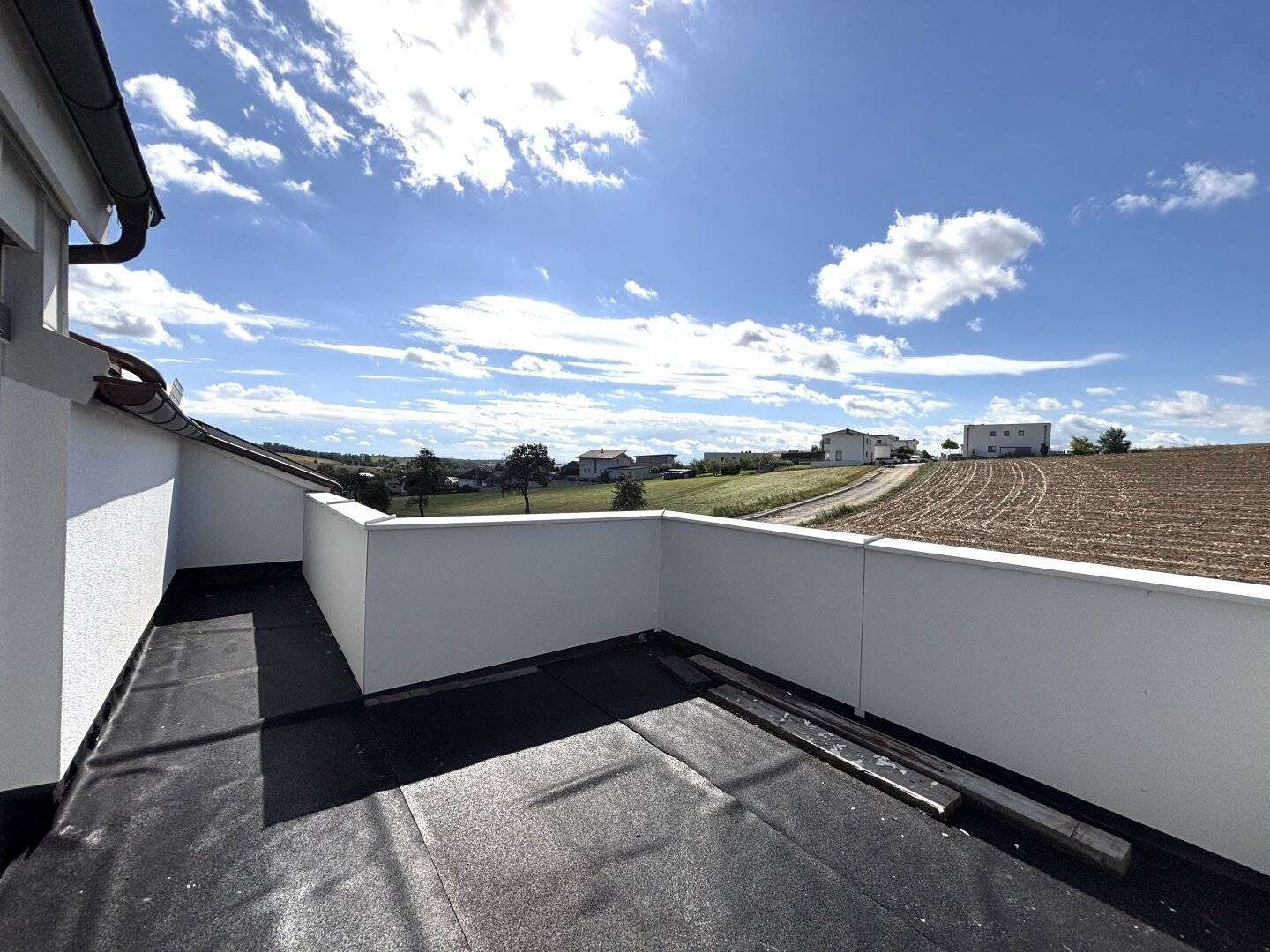 Erstbezug: Geräumige Terrassenwohnung mit Haus-Charakter und Grünblick in Wallern an der Trattnach (Breitwiesen)!