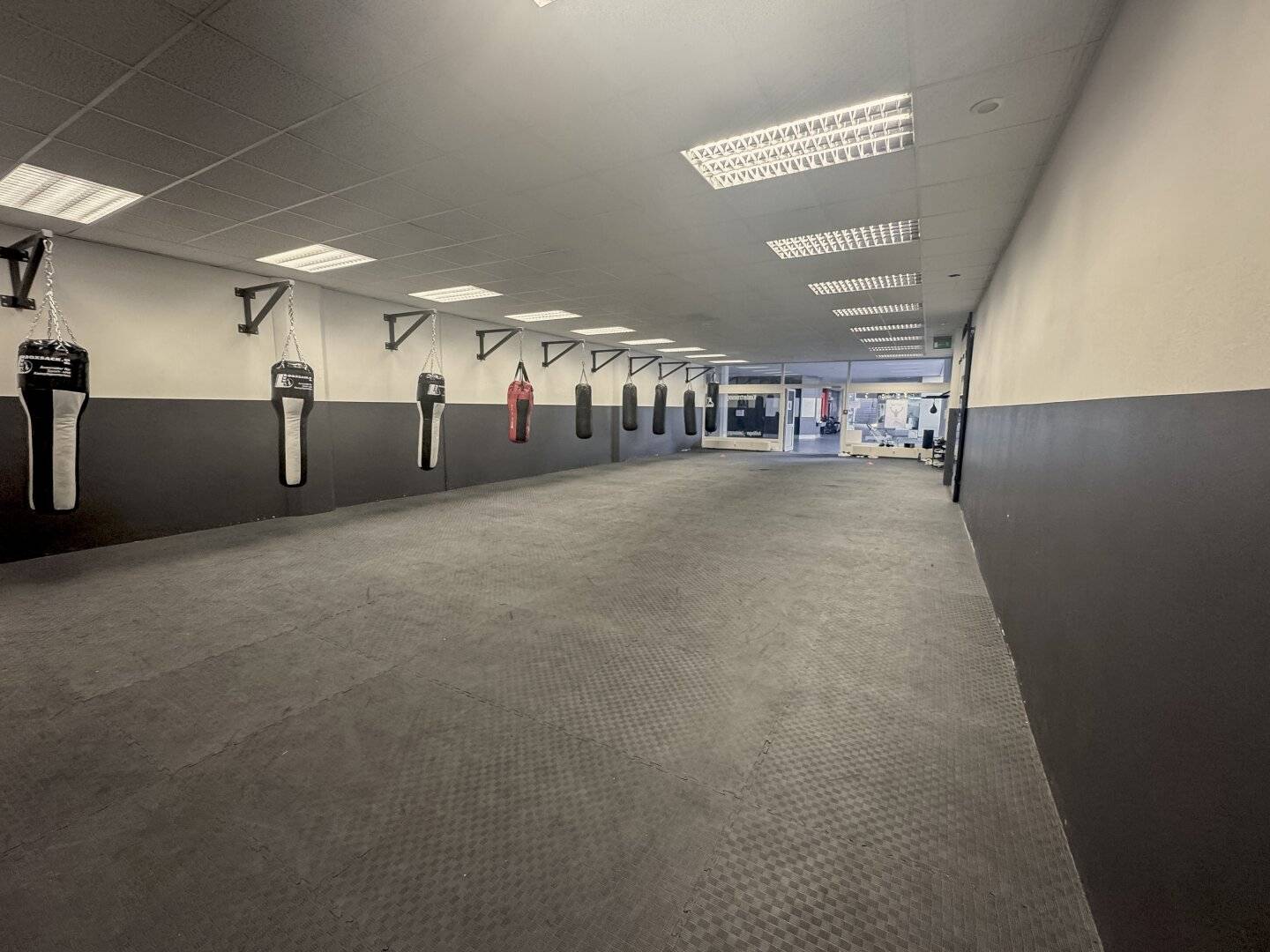 7,9 % Rendite – vermietete Gewerbeeinheit in Wels um € 230.000,- zu verkaufen!