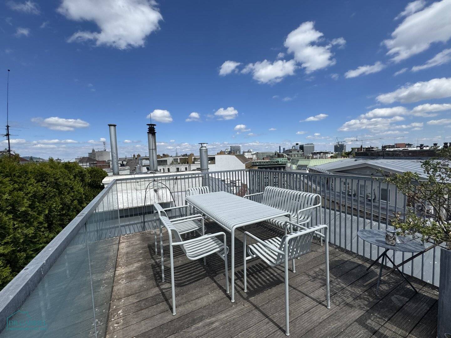 EXCLUSIVE ROOFTOP TERRACE APARTMENT