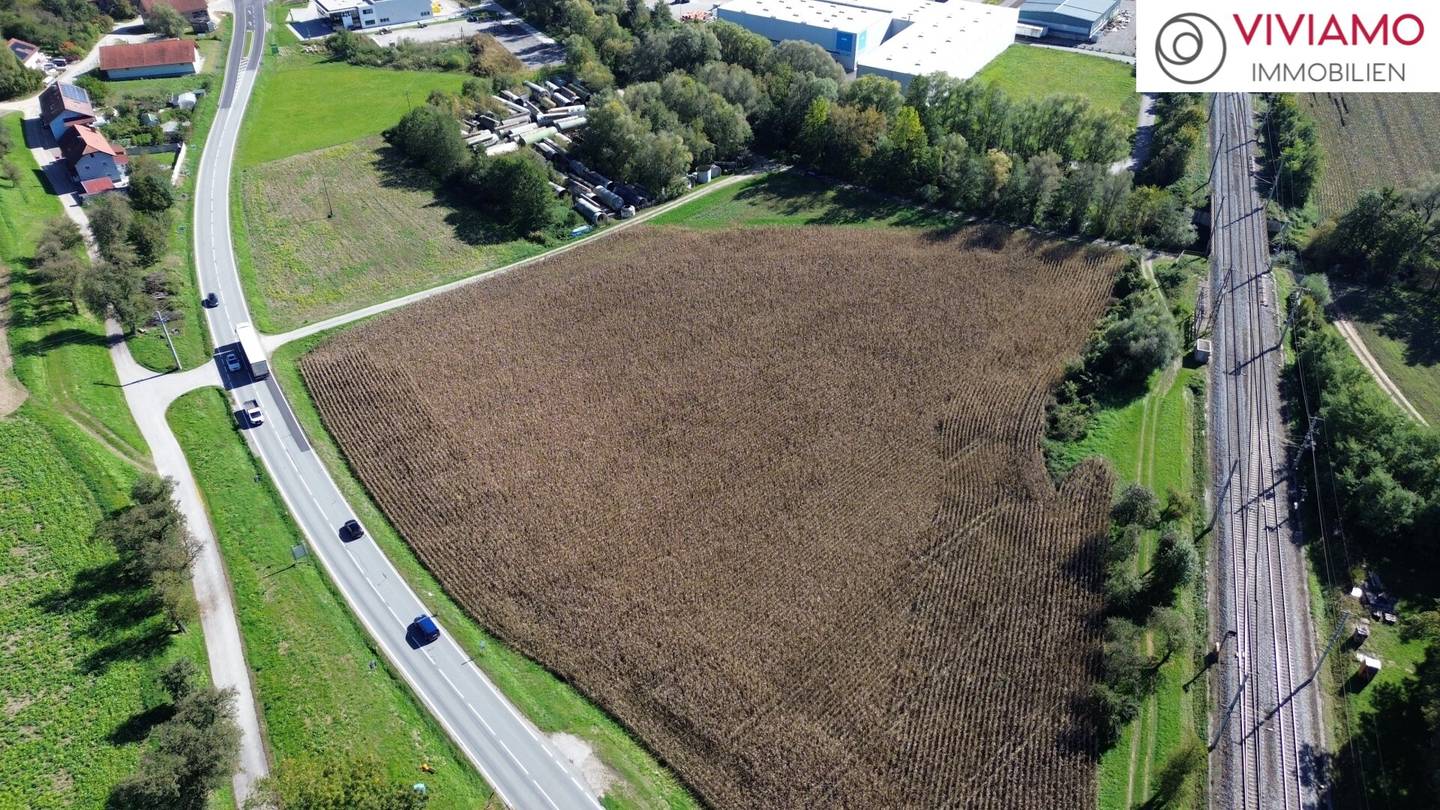 Betriebsbaugrundstück (B) I Gewerbepark Wallern an der Trattnach I 24.000 m²​​​​​​​ I ideale Verkehrsanbindung I Baubewilligung bereits vorhanden!