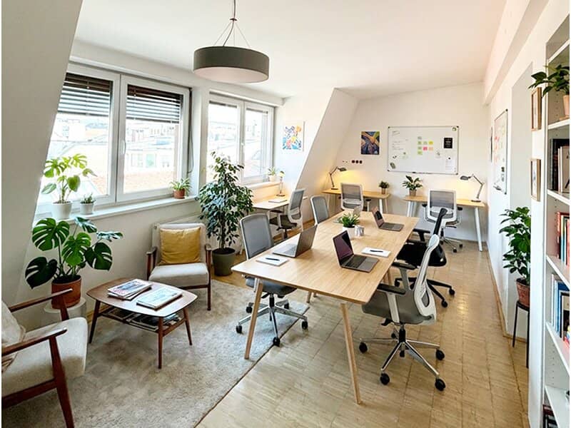 Commission-free city center office spaces from 15 to 140 m² in prime location; the original German title is provided for reference in German only and is not translated here due to instruction to translate descriptive words only.