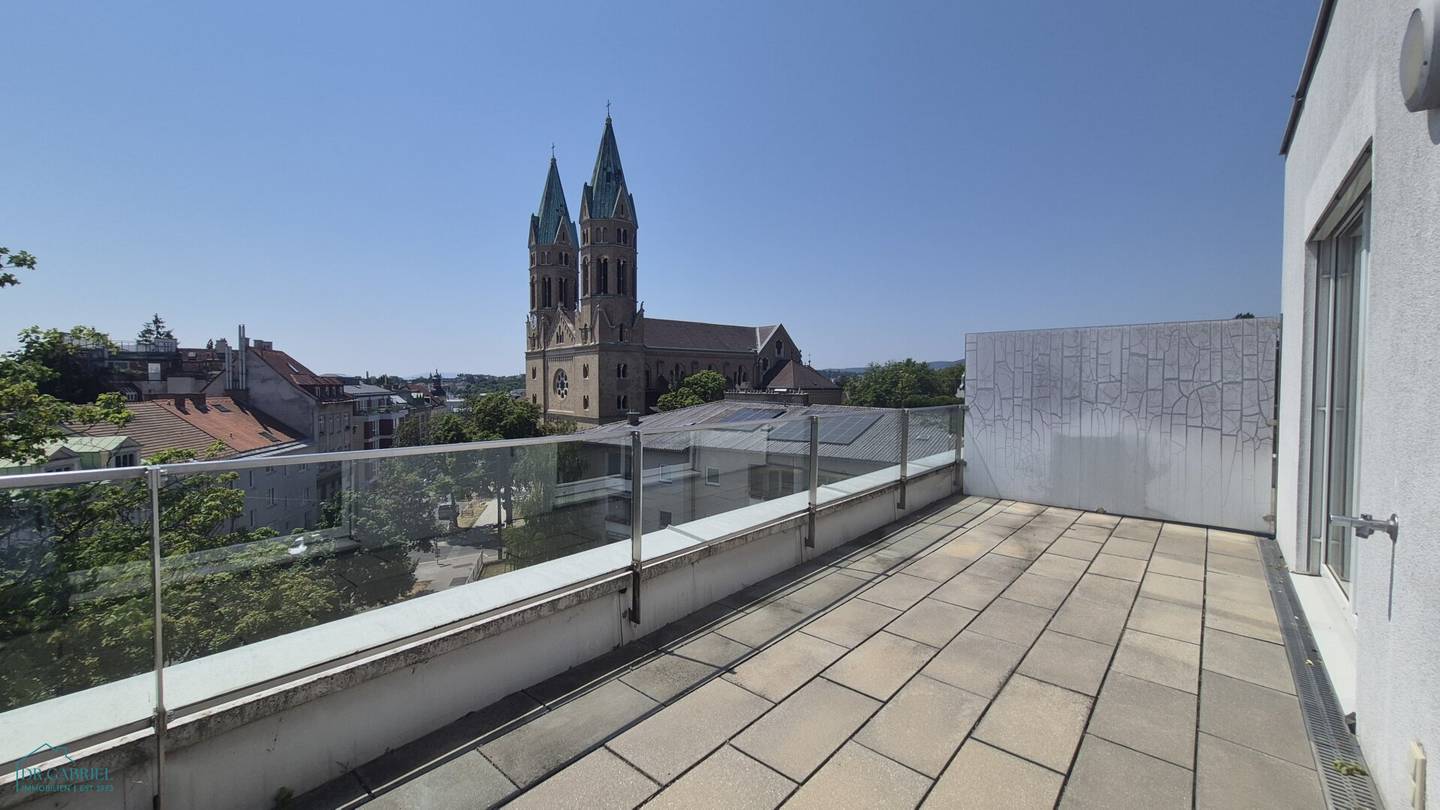 TERRASSENMIETE MIT 3 SCHLAFZIMMER