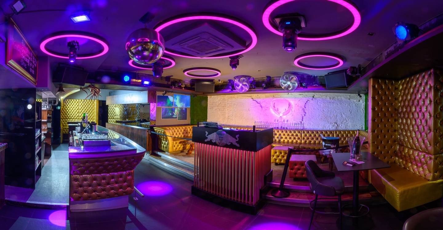 New Tenant Wanted Night Gastronomy in Top Location Including Large Guest Garden / Kitchen / Storage Room / Apartment &amp; Staff