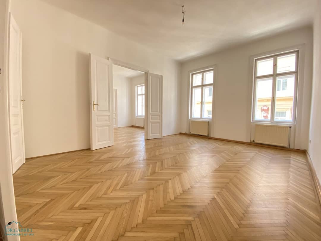 4 room old building apartment unlimited term near Loquaiplatz/Park