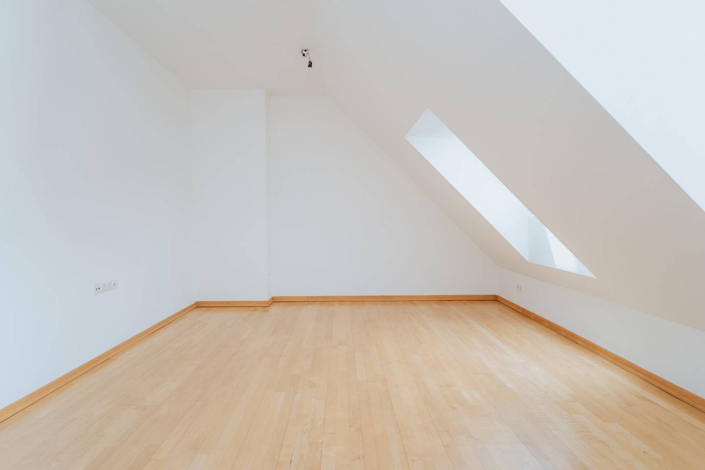Beautiful 2-room maisonette apartment in the attic