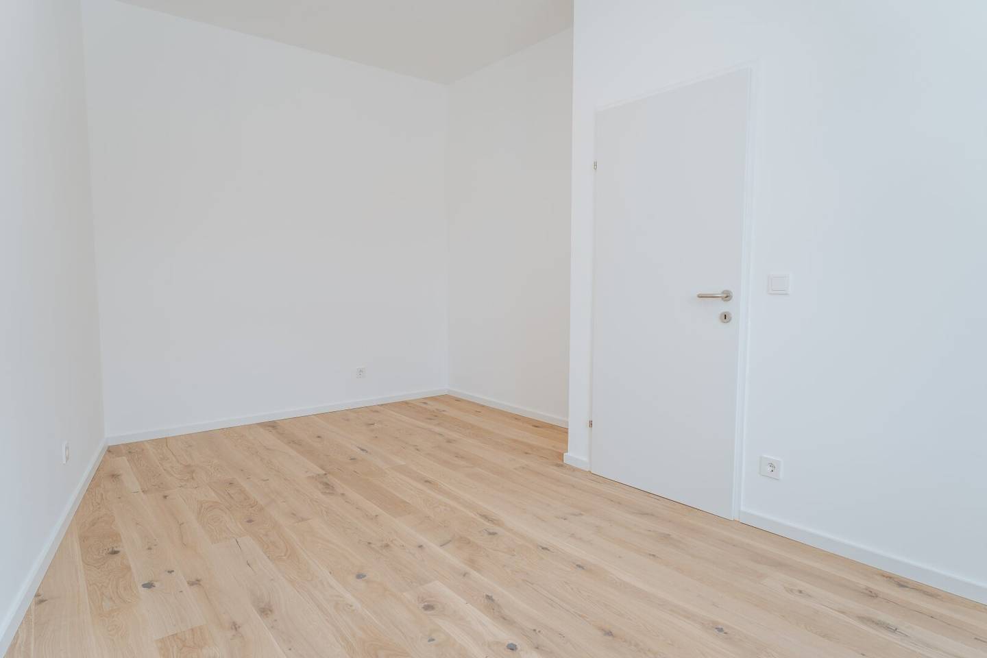 Beautifully renovated two room apartment near Westbahnhof