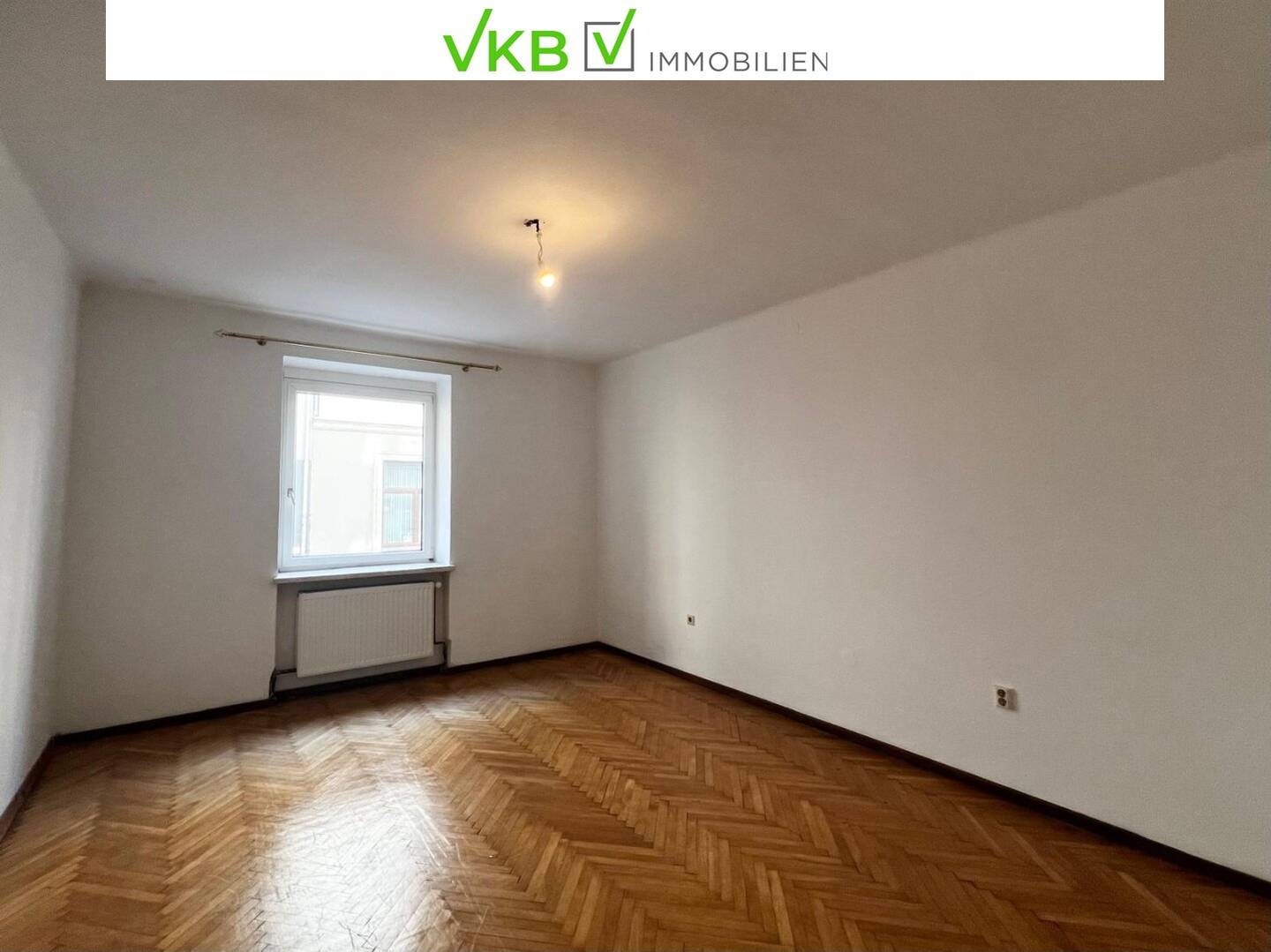 Bright and spacious 3 room apartment in a good location with a generous rooftop terrace and elevator