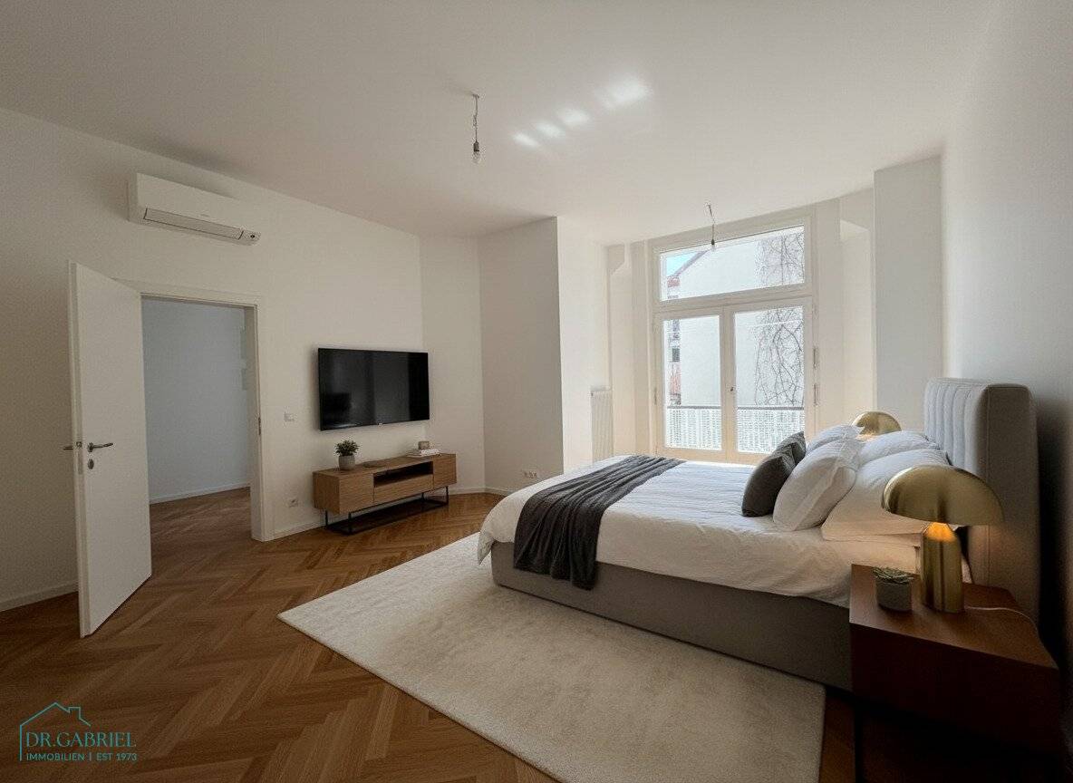 Beautiful old-building apartment for rent with two balconies - first occupancy after renovation