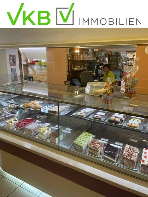 Fully equipped coffee house with decades long regular customers in the center of Enns