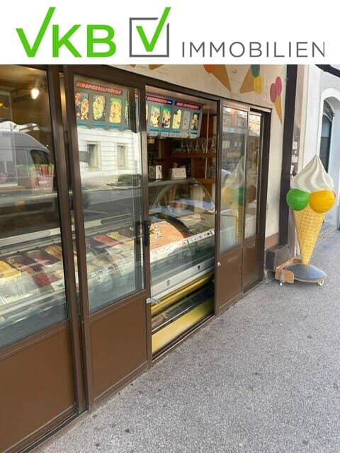 Fully equipped coffee house with decades long regular customers in the center of Enns