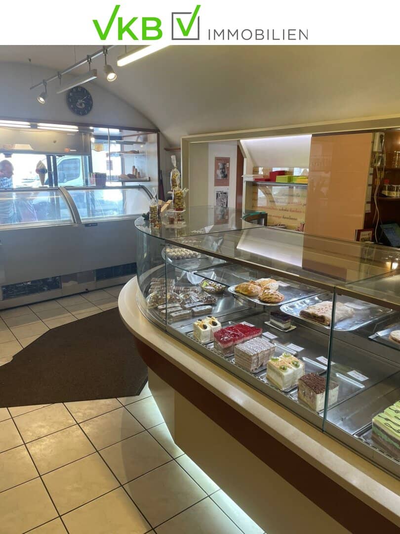 Fully equipped coffee house with decades long regular customers in the center of Enns