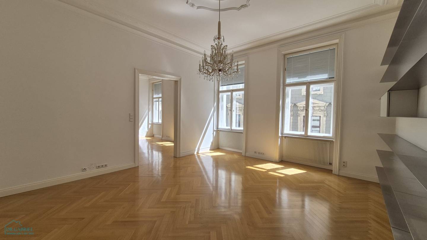 STILVOLLE INNENSTADTWOHNUNG BEIM GRABEN