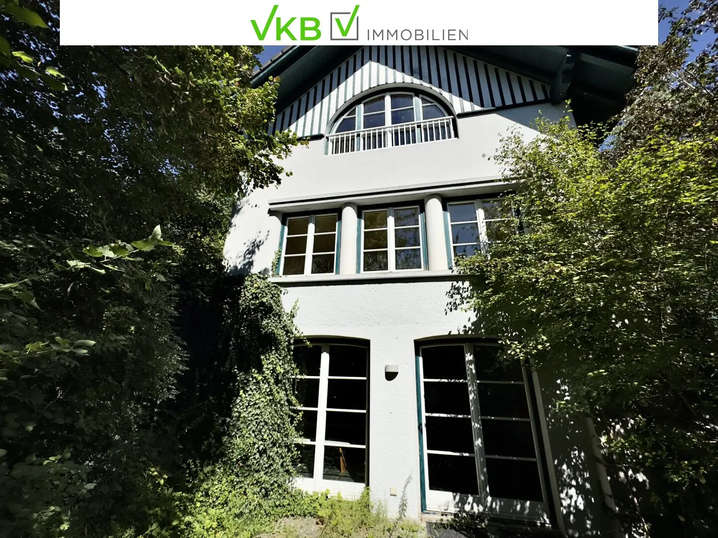 SEEWALCHEN AM ATTERSEE: Charmantes Wohnjuwel mit zusätzlichem Grundstück, Weinkeller & Doppelcarport in begehrter Attersee-Lage!