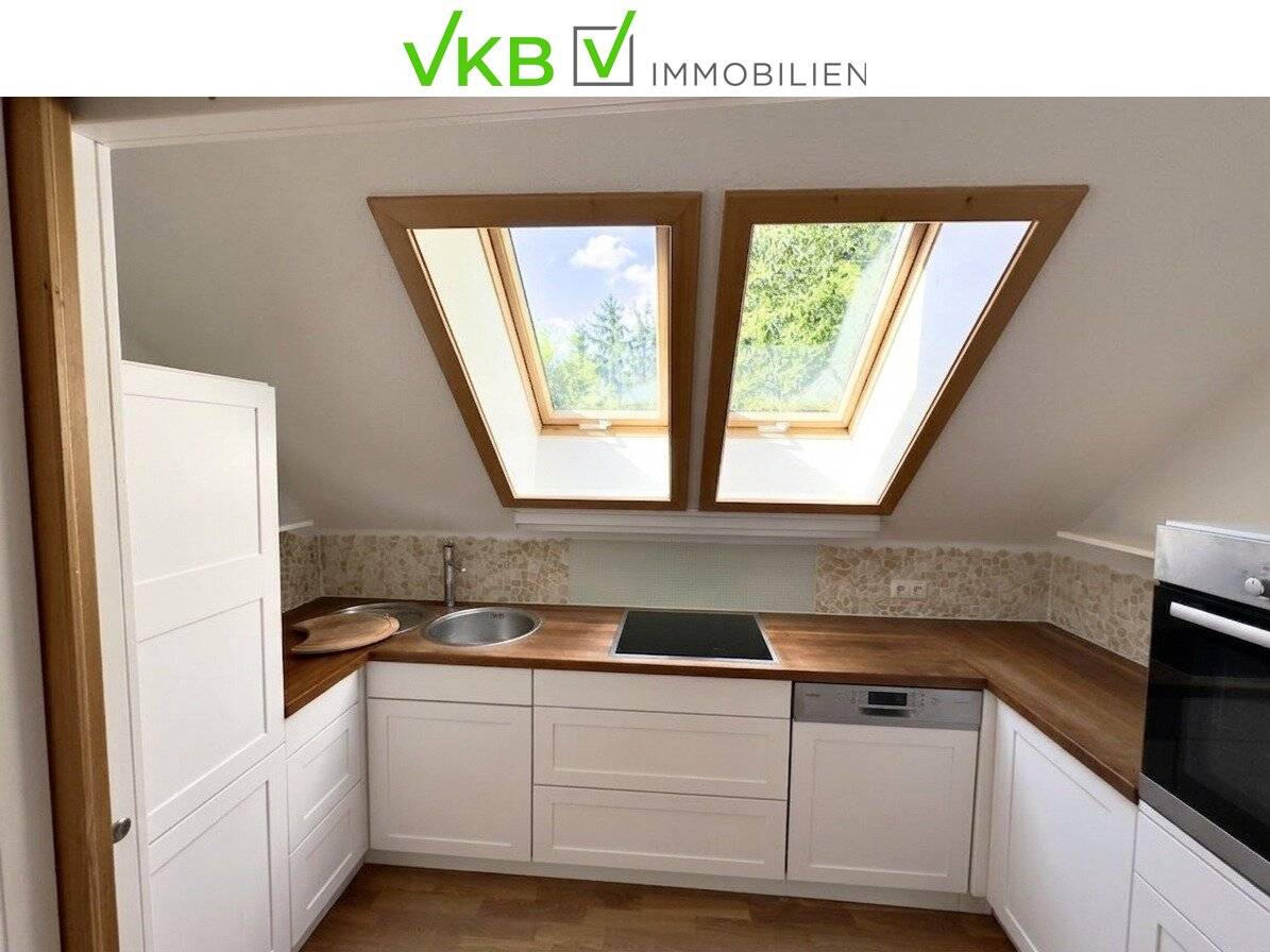 Charmantes Wohnjuwel mit großzügigem Raumangebot, Weinkeller &amp; Doppelcarport in begehrter Attersee-Lage!
