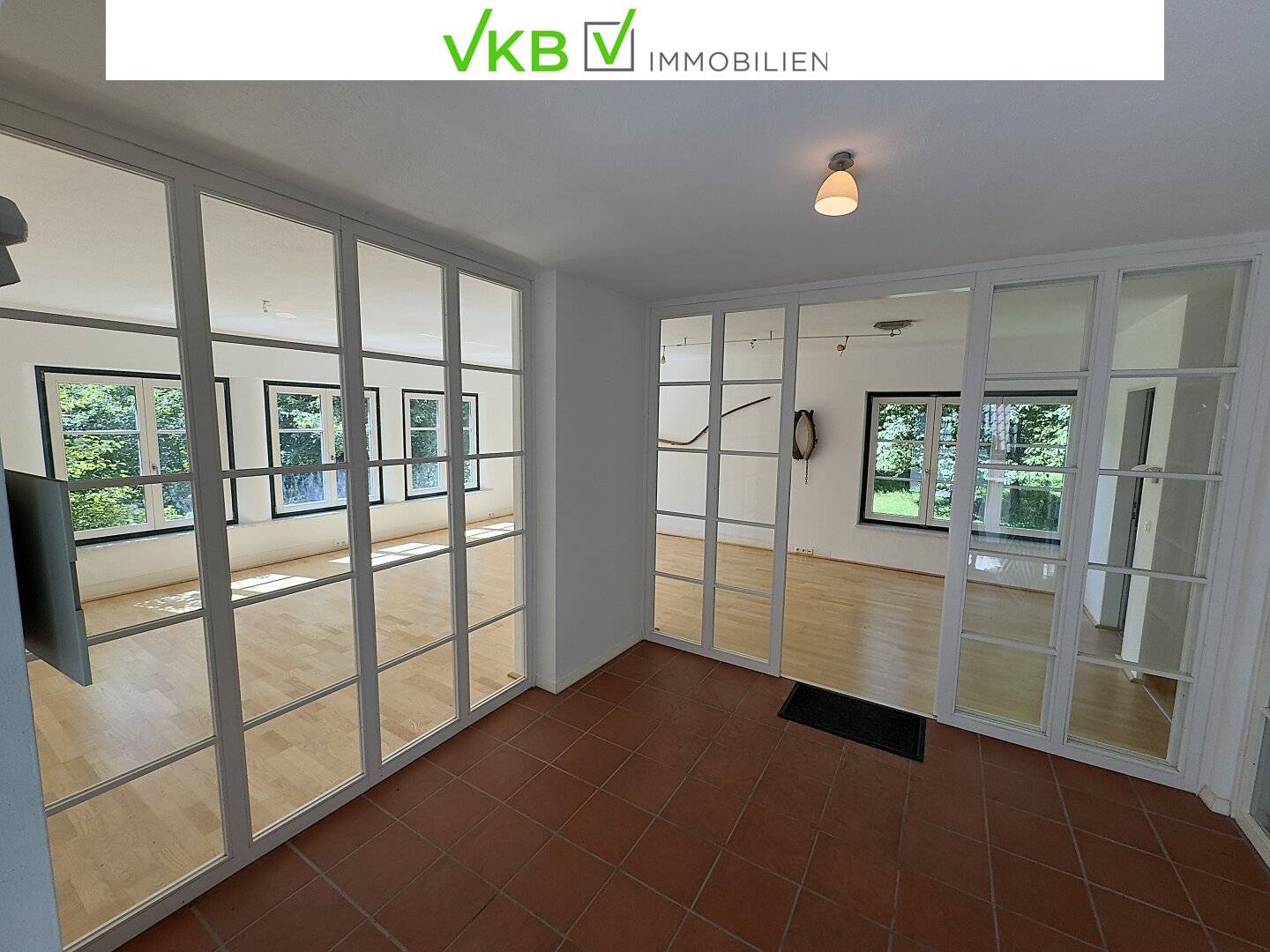 SEEWALCHEN AM ATTERSEE: Charmantes Wohnjuwel mit zusätzlichem Grundstück, Weinkeller & Doppelcarport in begehrter Attersee-Lage!