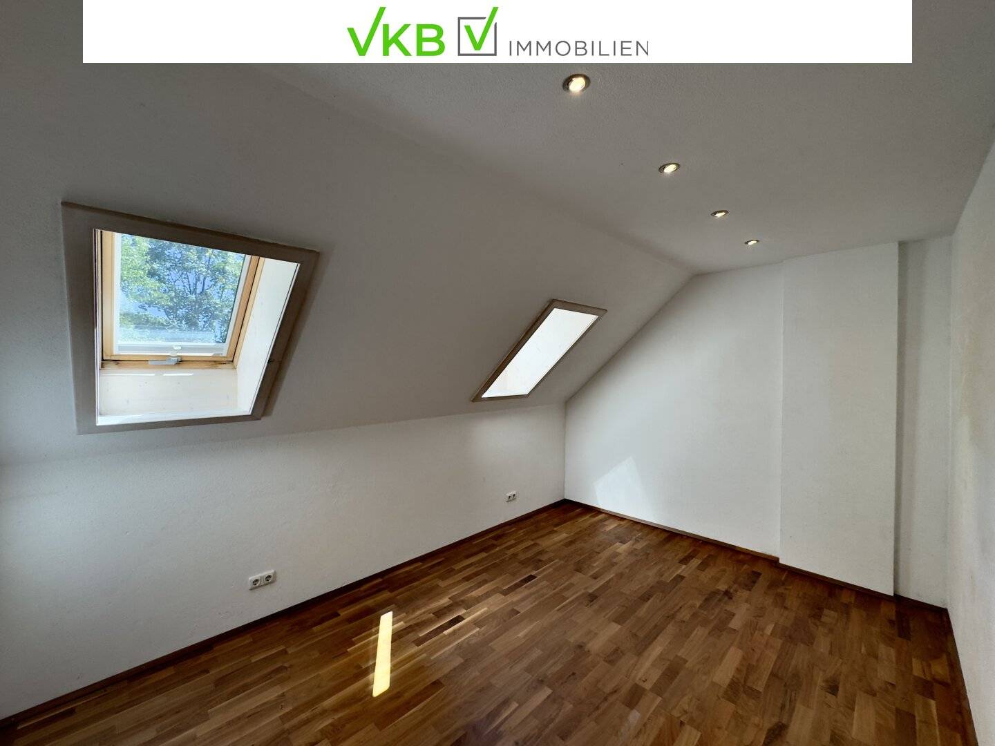 Charmantes Wohnjuwel mit großzügigem Raumangebot, Weinkeller &amp; Doppelcarport in begehrter Attersee-Lage!