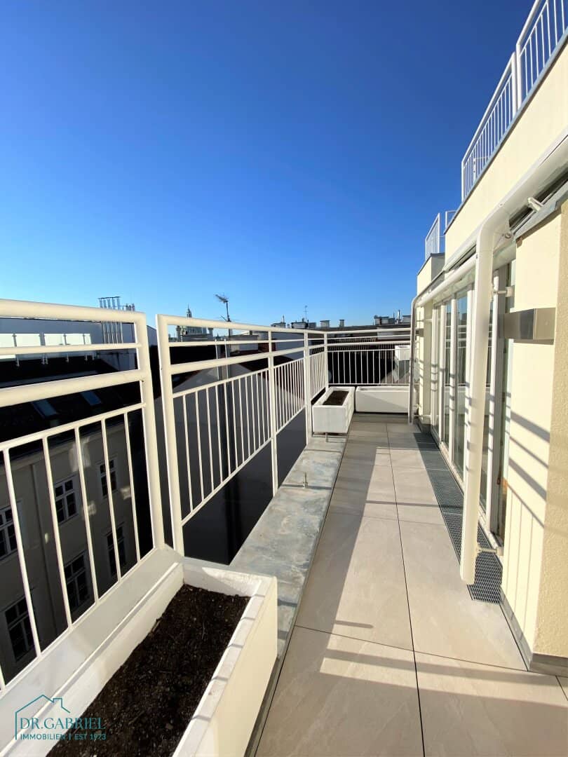 Exclusive rooftop terrace apartment