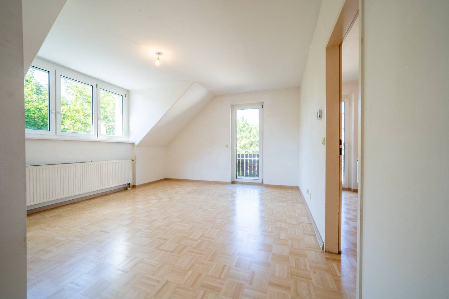 Two room apartment with balcony in the beautiful town of Krummnussbaum