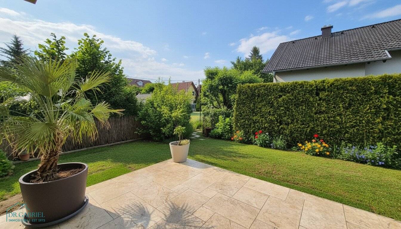 DOPPELHAUSHÄLFTE MIT GROSSEM GARTEN