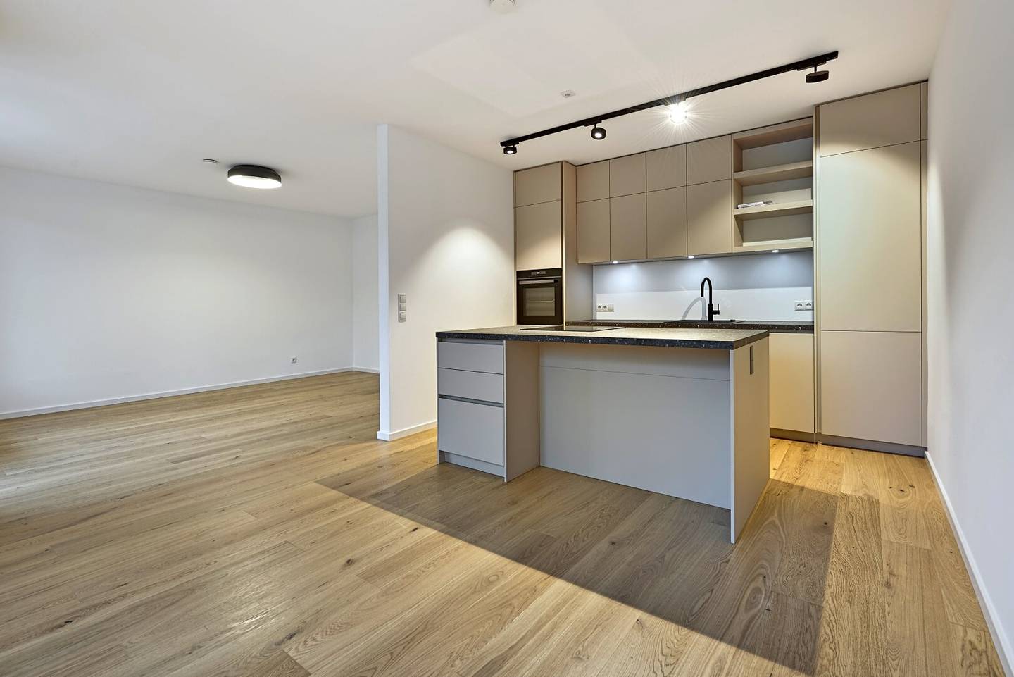 Neu sanierte 3 Zimmerwohnung in schöner Lage!!!