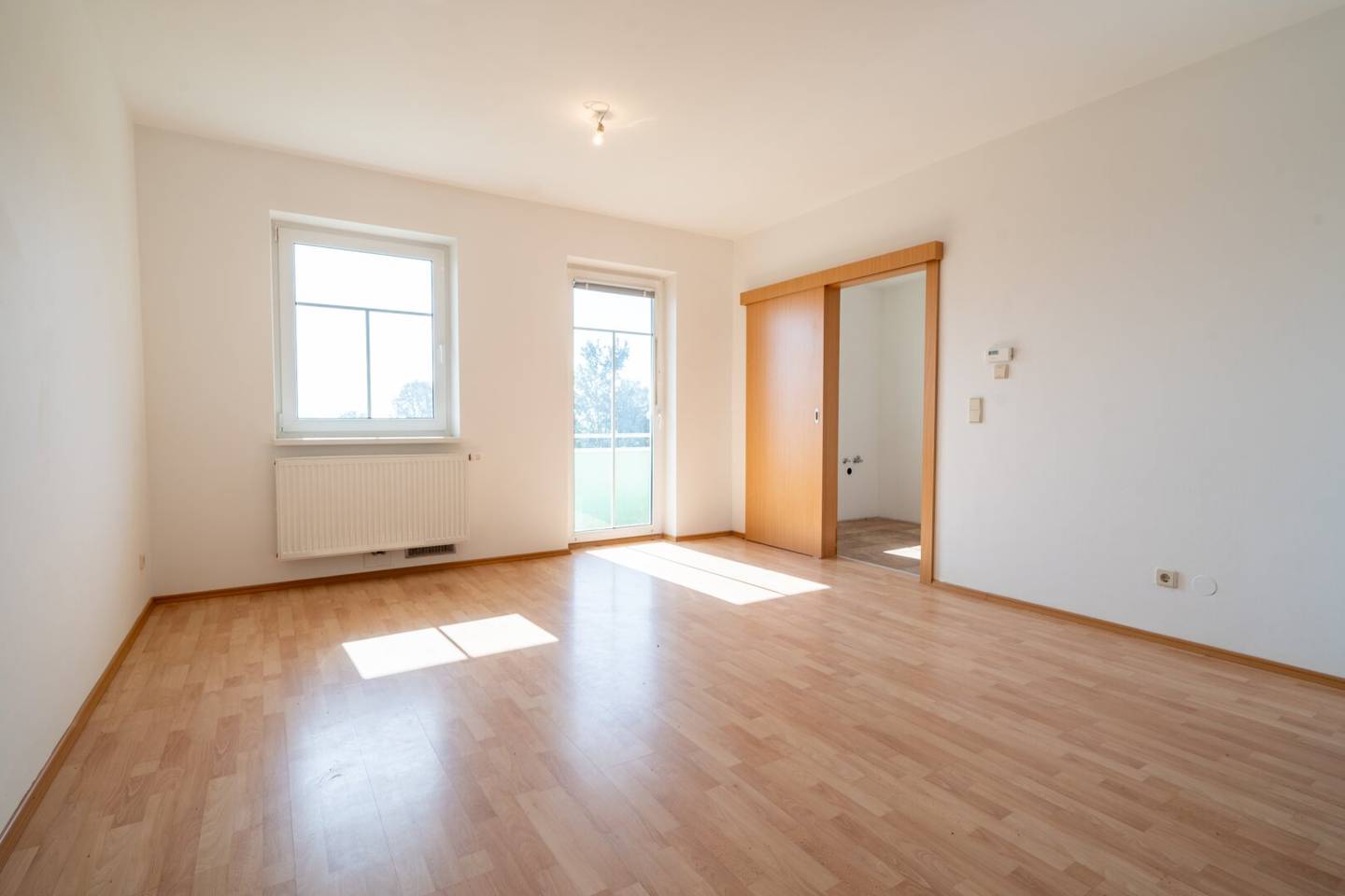 Family dream with bathing pond, subsidized four-room rental apartment in Nöchling