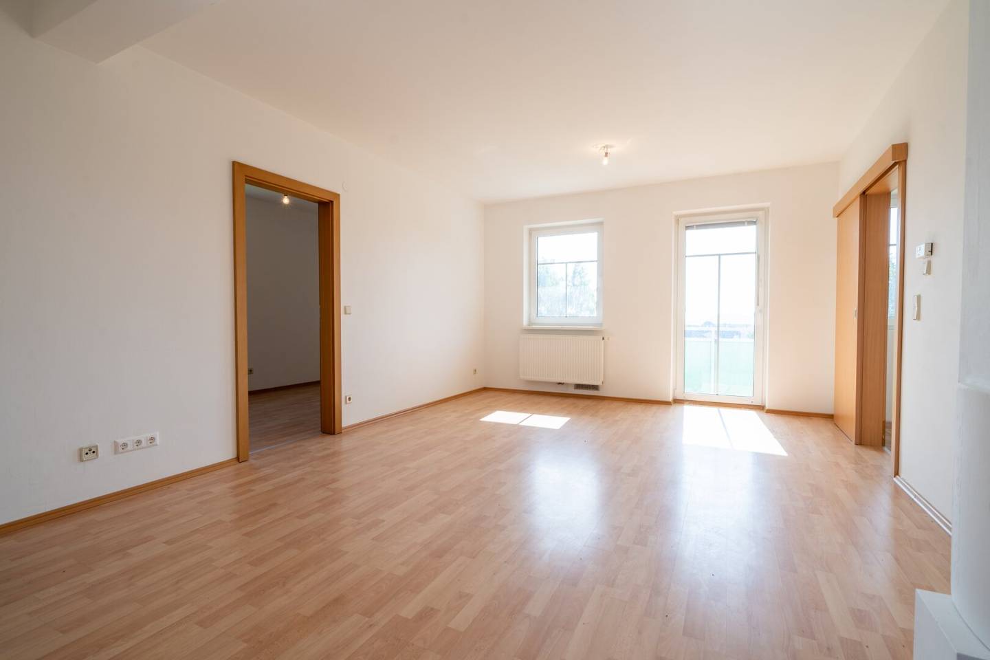 Family dream with bathing pond, subsidized four-room rental apartment in Nöchling