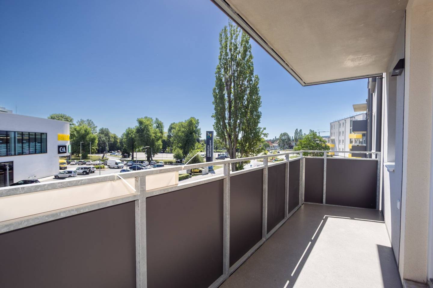 Your new family home in Wr. Neustadt, 3 room first occupancy apartment in ein viertel grün? but we must keep proper names and project titles unchanged.