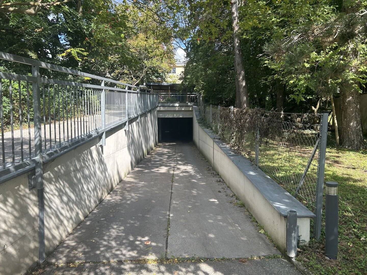 Underground stack parking in 1230 Vienna Endresstraße 64 with purchase option commission-free