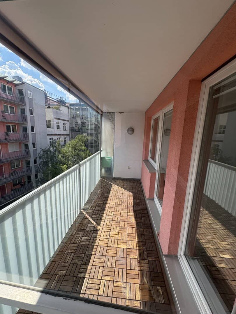 Beautiful 3 room apartment with outdoor area in top condition","de":"Schöne 3 Zimmerwohnung mit Freifläche in einem Top Zustand