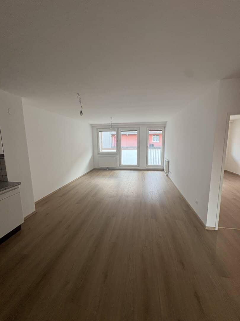 Beautiful 3 room apartment with outdoor area in top condition","de":"Schöne 3 Zimmerwohnung mit Freifläche in einem Top Zustand