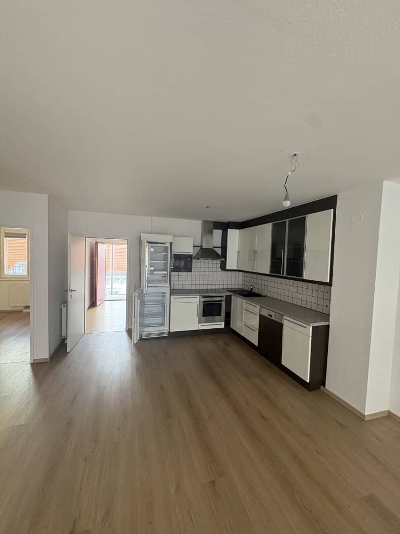 Beautiful 3 room apartment with outdoor area in top condition","de":"Schöne 3 Zimmerwohnung mit Freifläche in einem Top Zustand