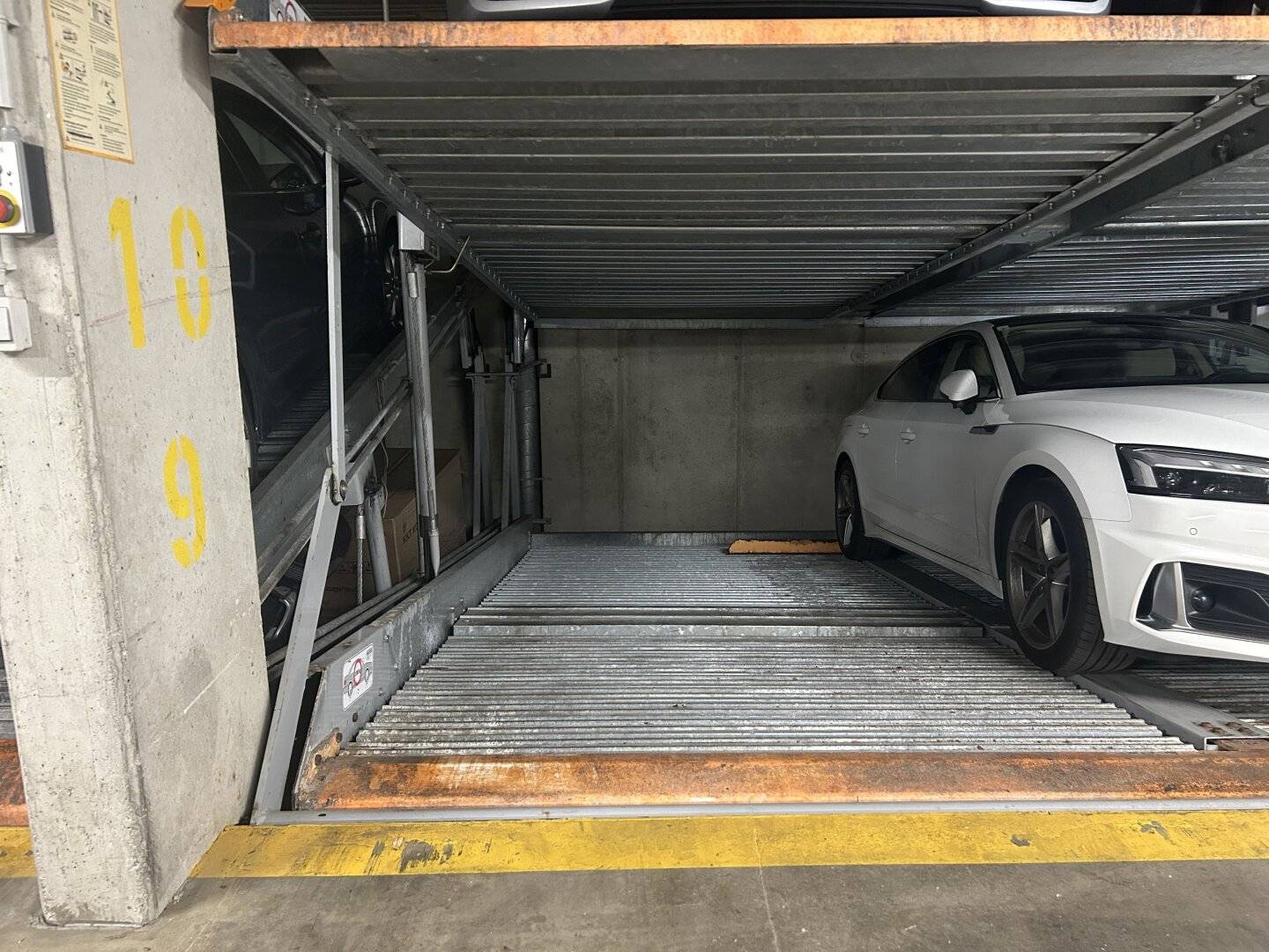 Underground stack parking at 1230 Wien Endresstraße 64 upper floor available commission free