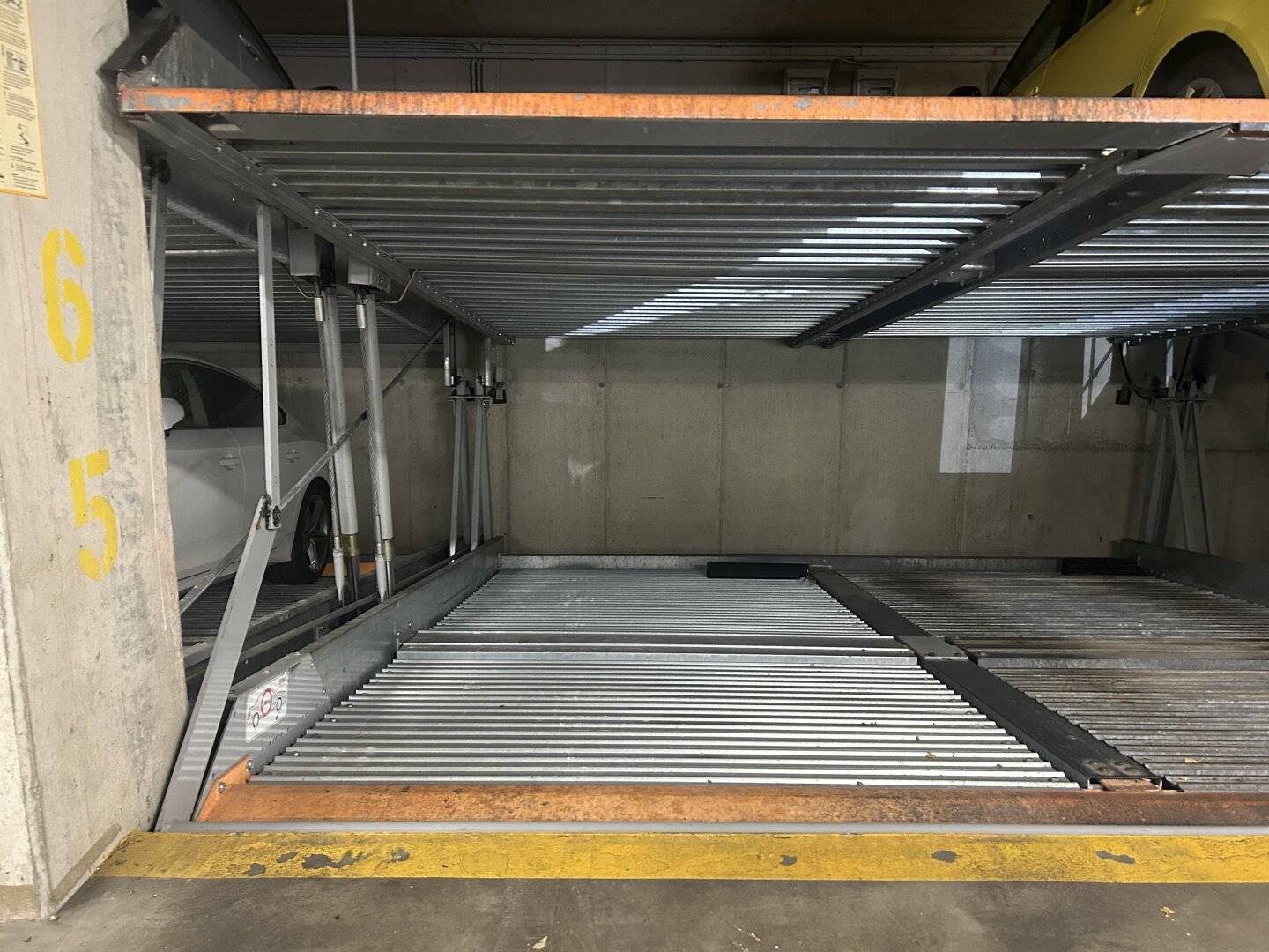 Underground stack parking at 1230 Wien Endresstraße 64 upper floor available commission free
