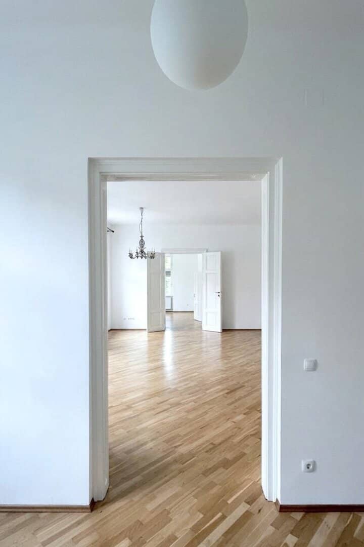 Großzügige Altbauwohnung mit Balkon in Pressbaum