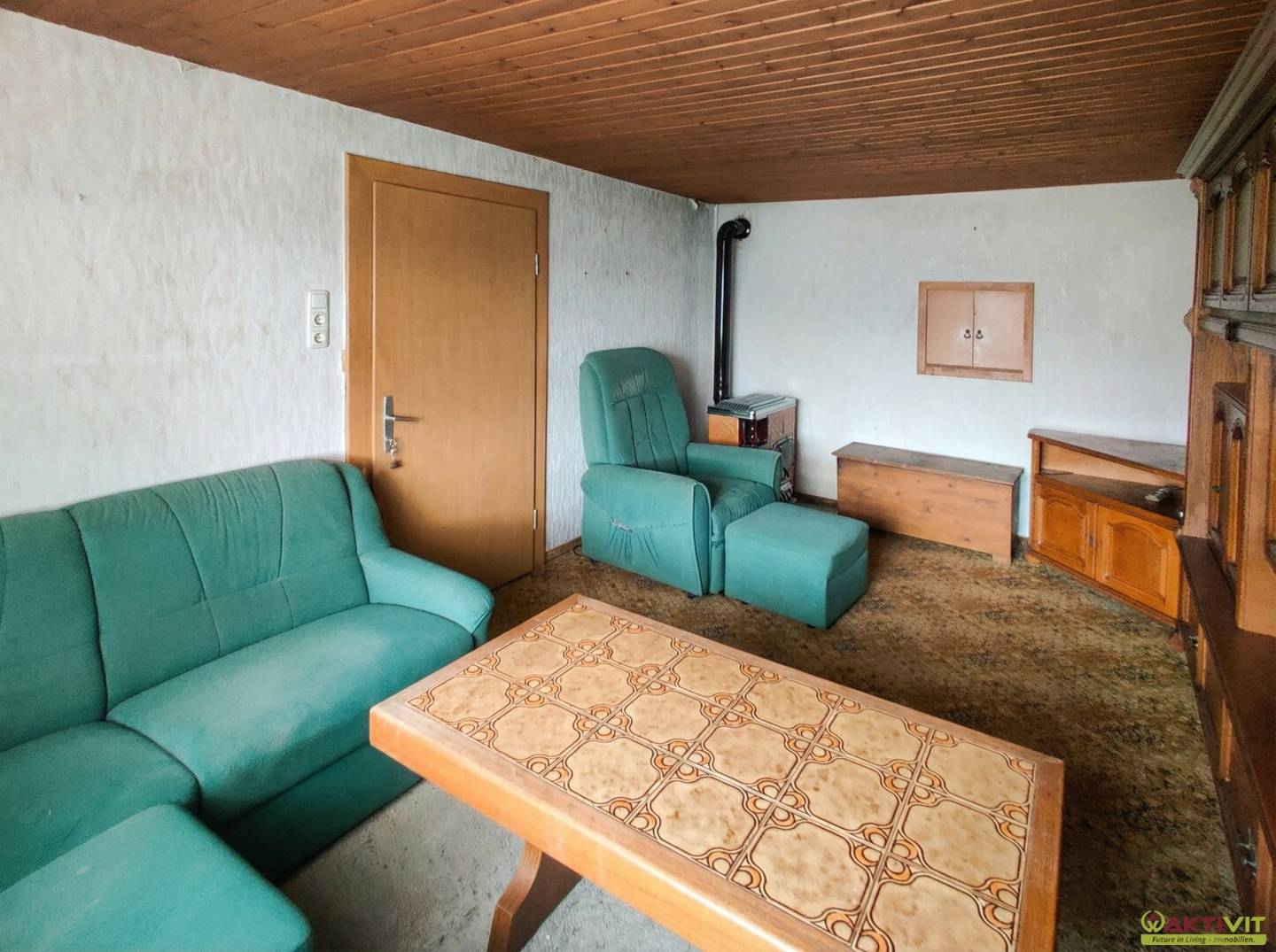 Wohnhaus mit 9 Zimmern, großem Grundstück und vielseitigen Nebenflächen in Altheim.