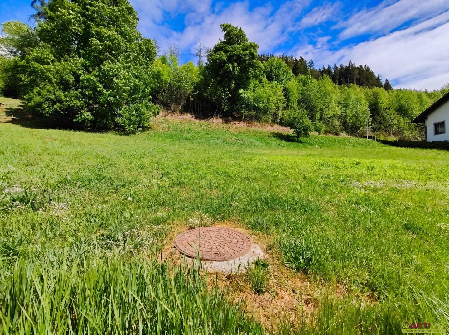 Sunny building plot with around 1,200 m² and mountain view in Liesingtal