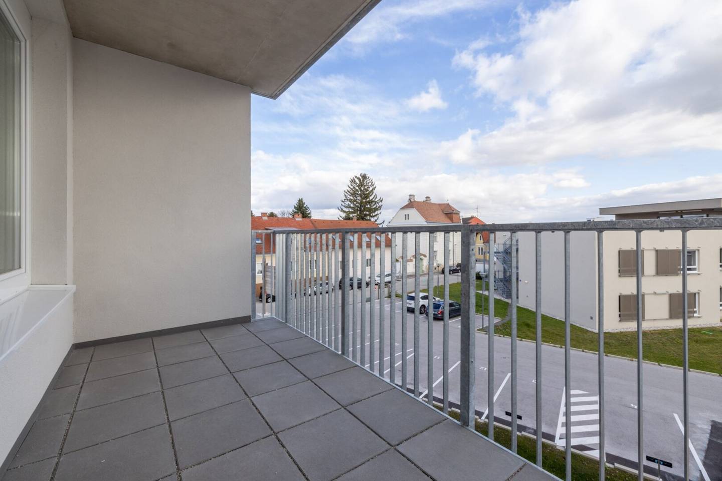 Wiener Neustadt – bright 2-room apartment with wonderful loggia - caretaking possible