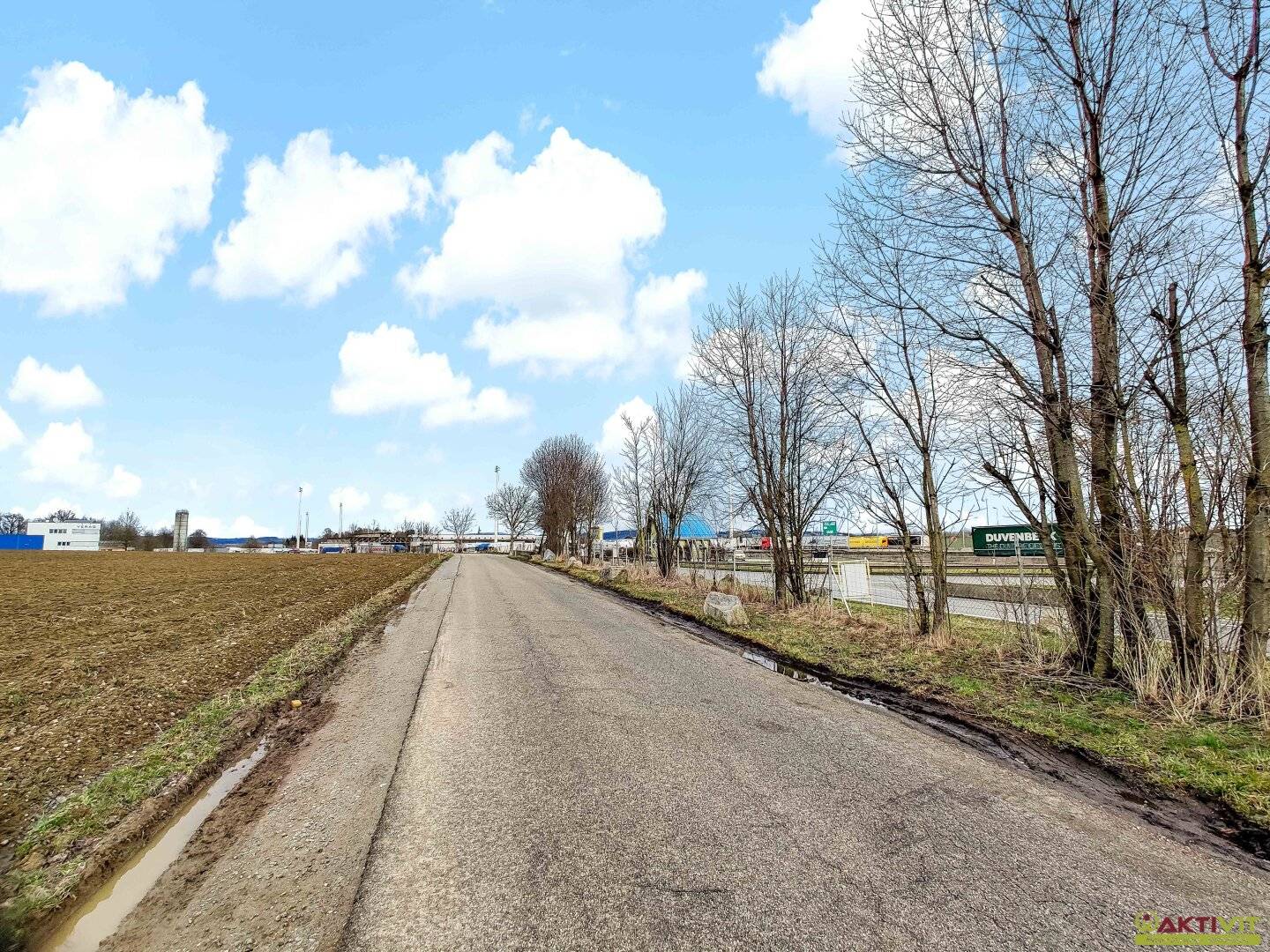 Großes Betriebs-Baugebiet direkt an der Autobahn A8! - Großes Potential als Pacht oder Baurecht. - An der Grenze zu DE.