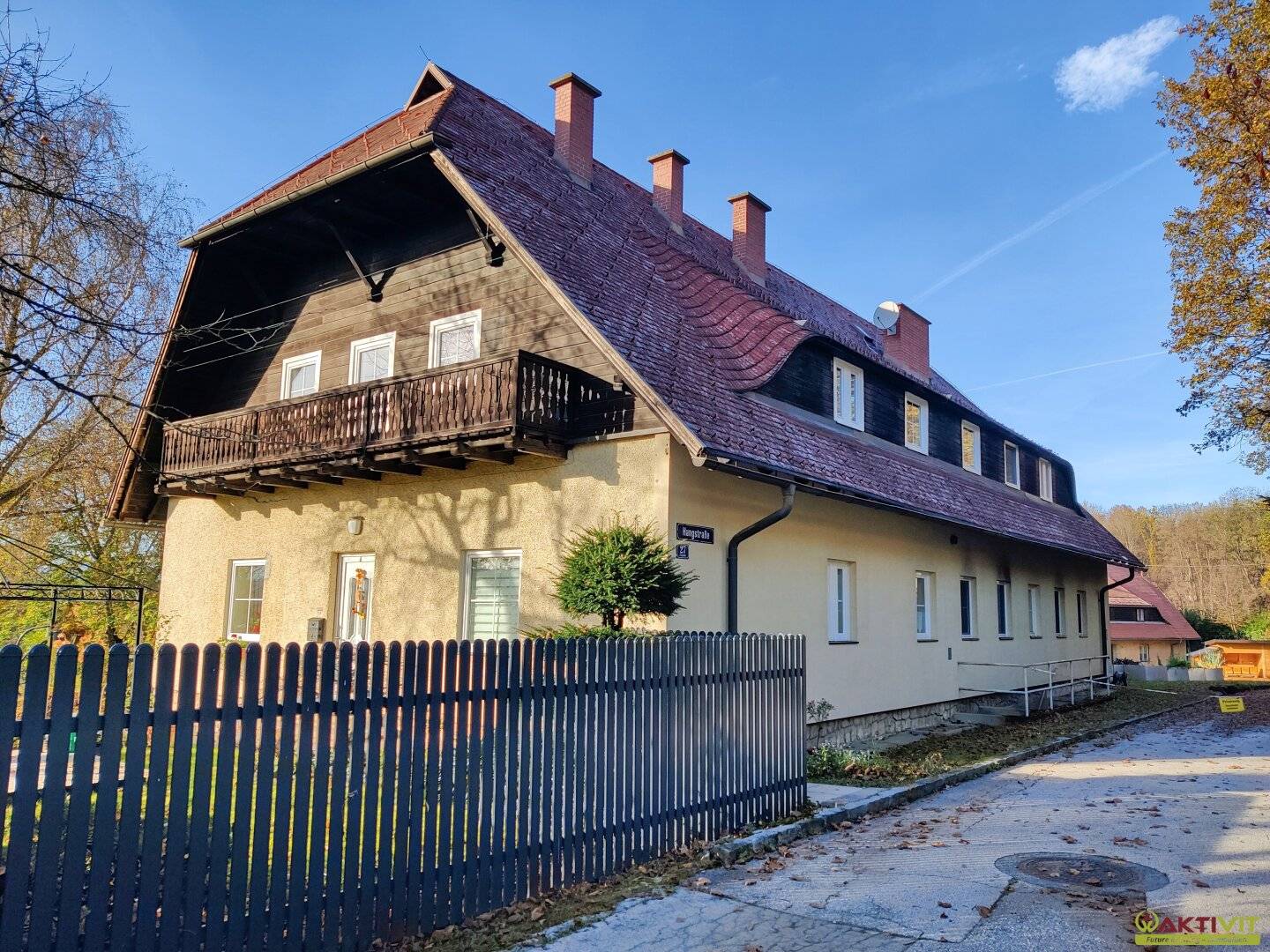 Projektliegenschaft mit großem Sanierungs- und Baupotential. - Nahe dem Flughafen. - Über 6.000 m² Bauland. - Vielfältiges Potential.