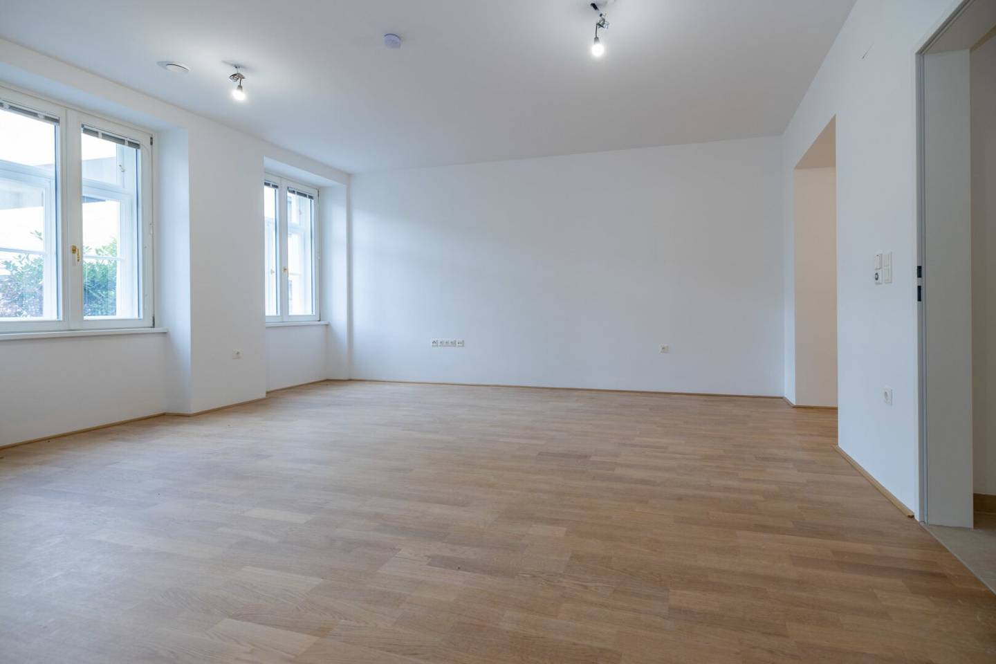 Wiener Neustadt: Spacious 2 room apartment on the ground floor assisted living possible