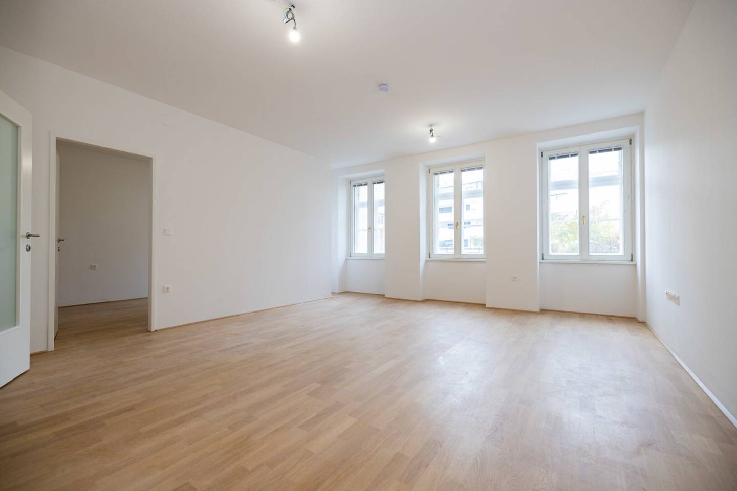 Wiener Neustadt: Spacious 2 room apartment on the ground floor assisted living possible