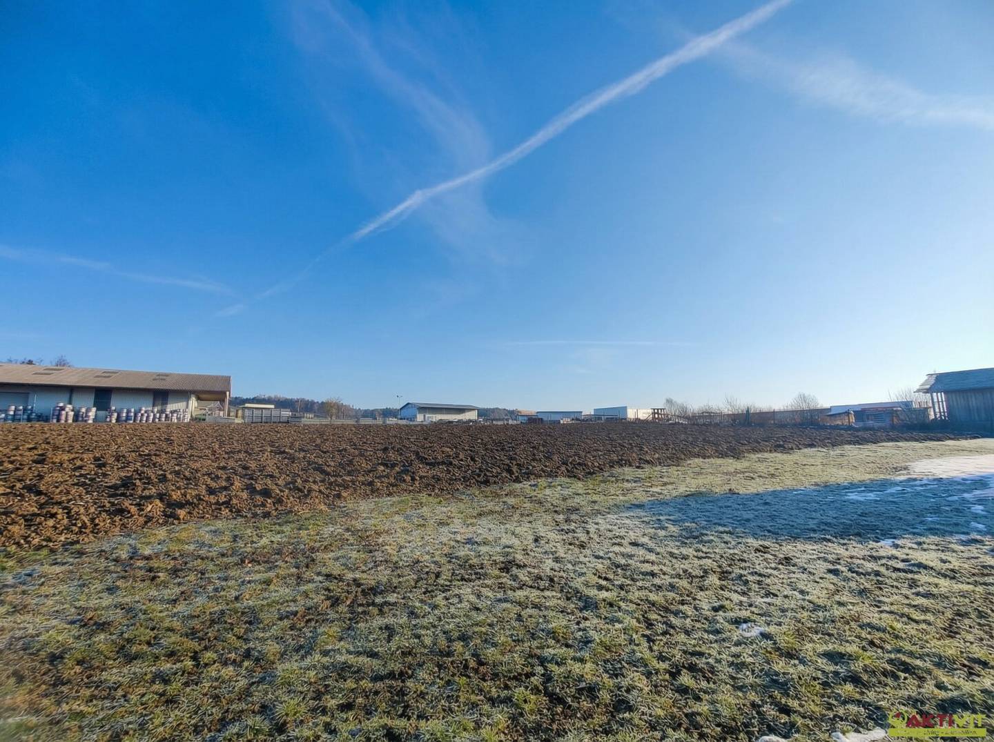 11.489 m² Grundstück mit Industriegebiet und Grünfläche in Markt Hartmannsdorf