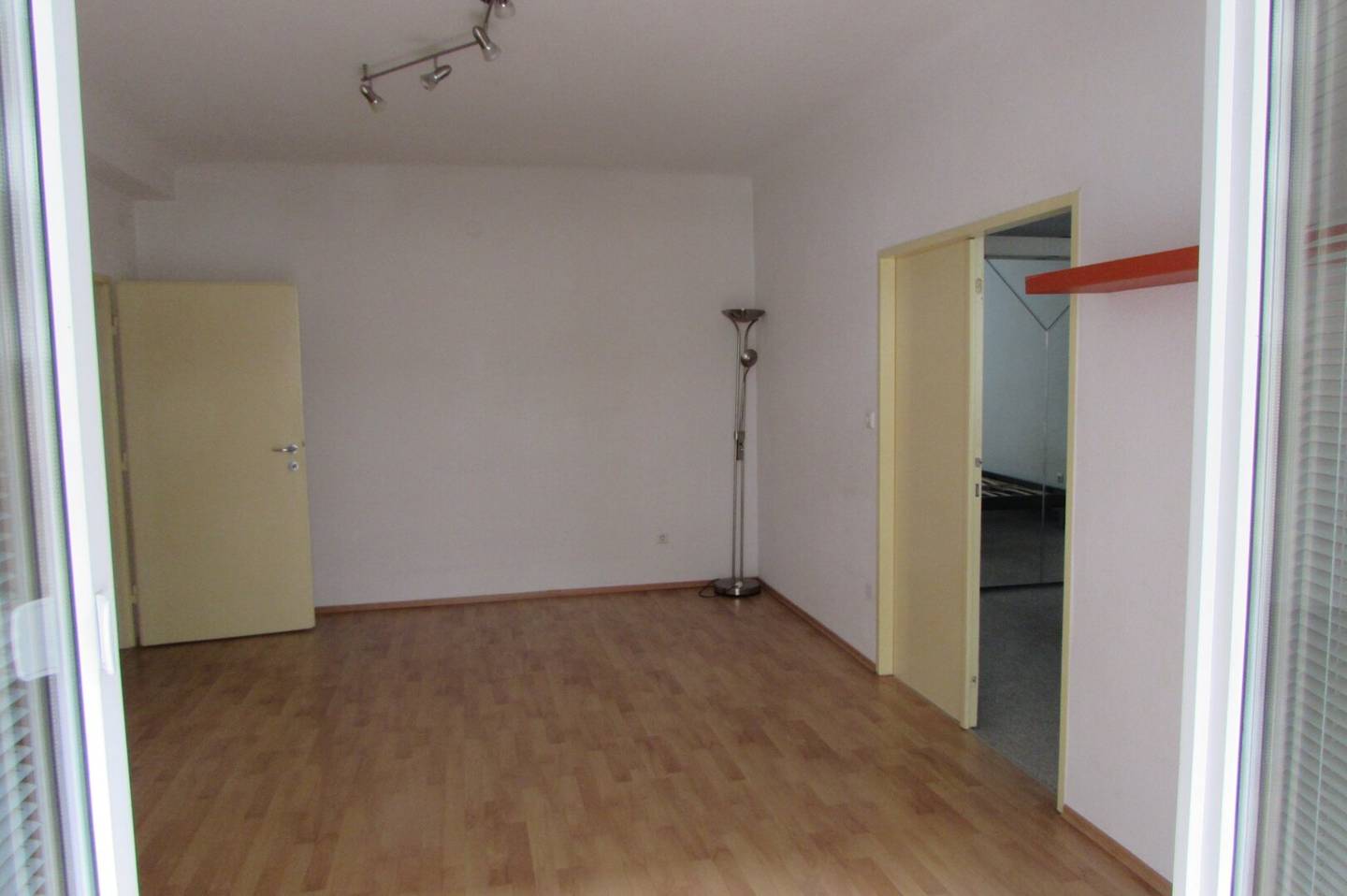 2 room apartment with balcony in central location