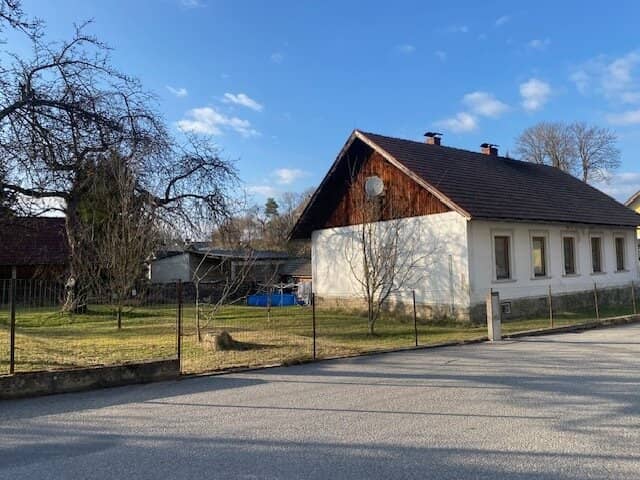 *****Großes Grundstück mit altem Einfamilienhaus*****